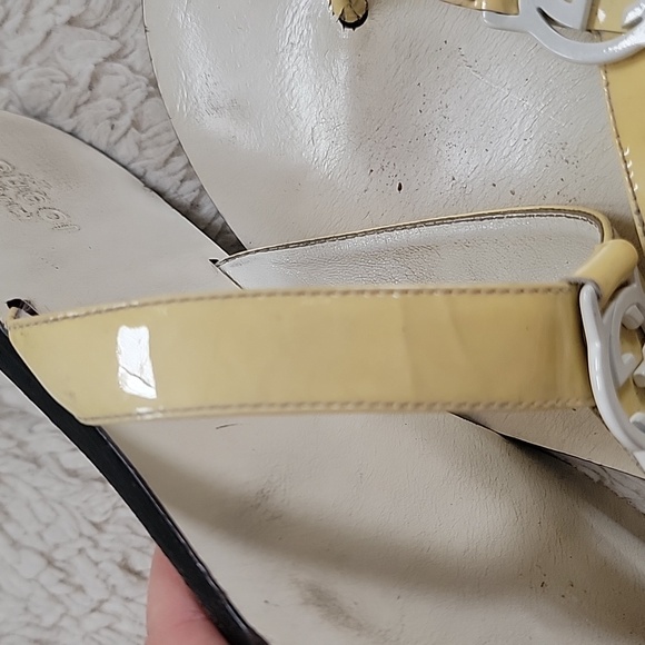 Gucci Patent Leather Thong Sandals - Picture 7 of 7